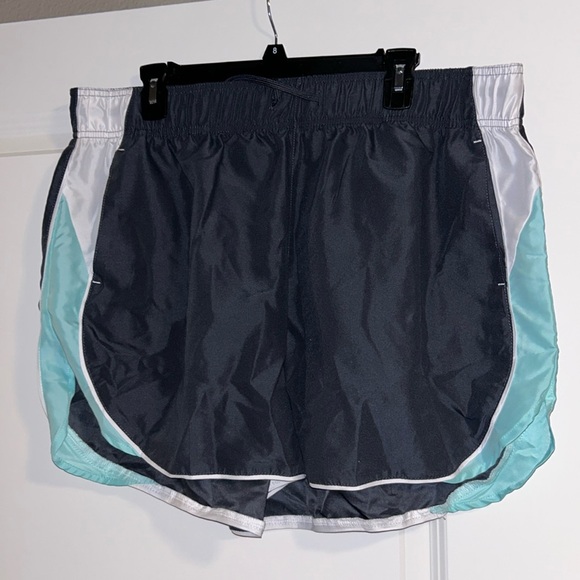 BCG Women's Colorblock Woven Shorts 4.5 in - Picture 1 of 3